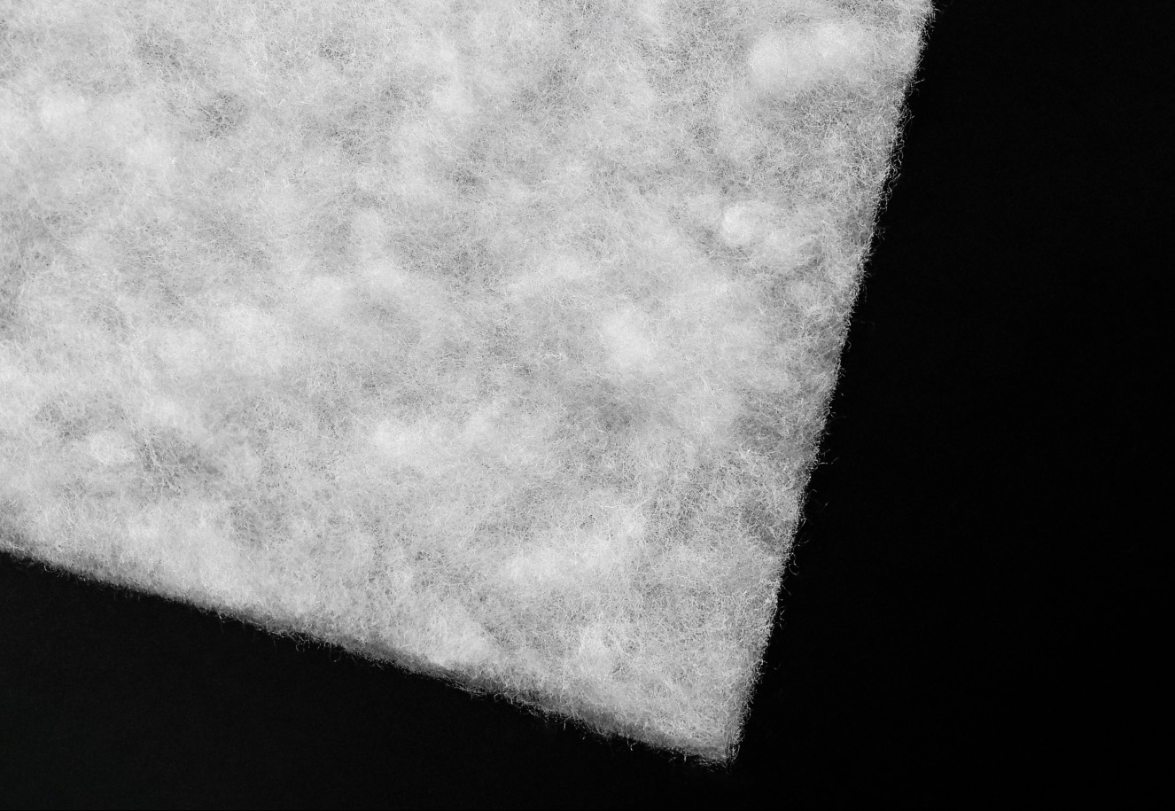 Cloud Snowstorm: Insulation with a snowflake-inspired fiber structure for warmth, breathability, and wash durability.