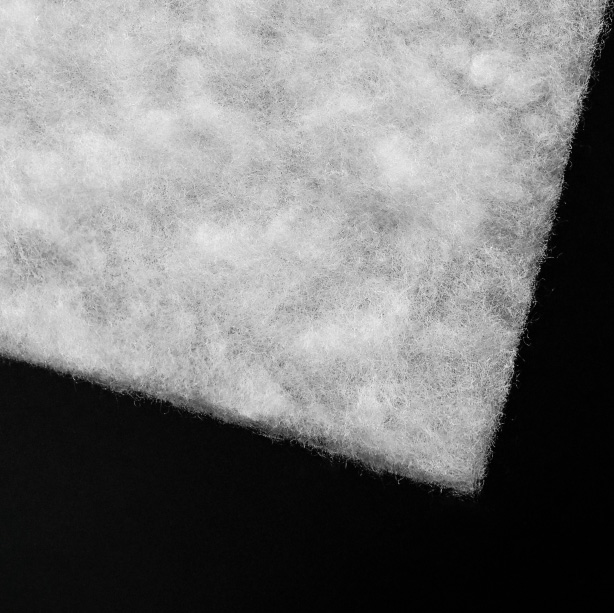 Cloud Snowstorm: Insulation with a snowflake-inspired fiber structure for warmth, breathability, and wash durability.