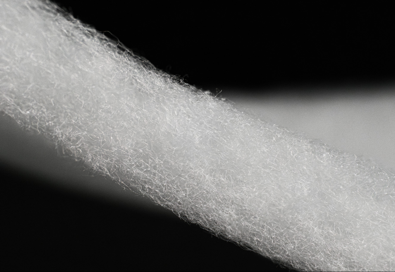 Down Feel BXW xR: Ultra-soft, voluminous insulation made from recycled polyester, featuring a buttery smooth hand feel.